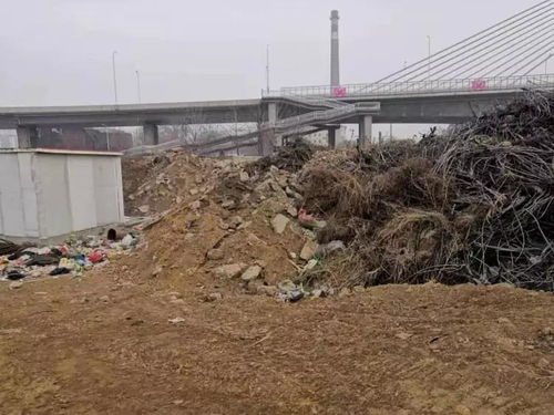 邢台桥西区数万平方米工地,堆满沙石 土方,大部分没有遮盖